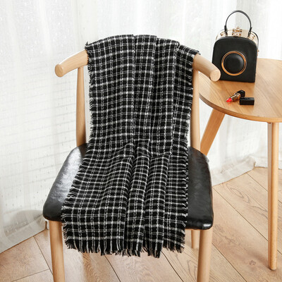 Japanese Harajuku retro British literary couple plaid scarf female winter Korean students long paragraph wild big collar
Japanese Harajuku retro British literary couple plaid scarf female winter Korean students long paragraph wild big collar