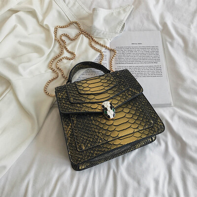 Qiao Bani 2019 new European&American style fashion snake skin pattern BV snake head flip cover bag shoulder diagonal cross tide handbag
Qiao Bani 2019 new European&American style fashion snake skin pattern BV snake head flip cover bag shoulder diagonal cross tide handbag