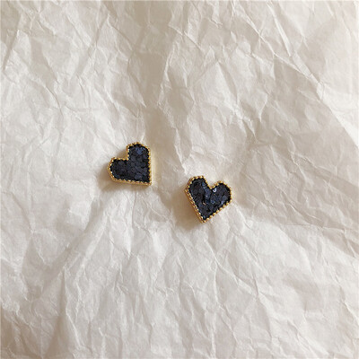 2019 new summer brand design hand-made embossed love small earrings generous minimalist gift Korean earrings for women
2019 new summer brand design hand-made embossed love small earrings generous minimalist gift Korean earrings for women