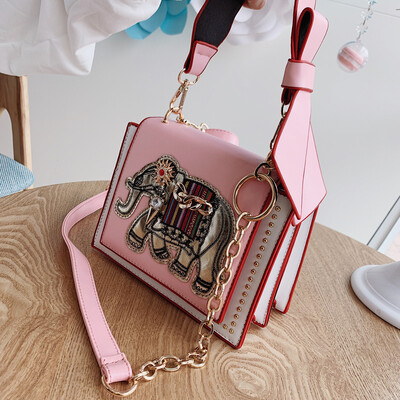 Female 2019 new chic super - fire on the new temperament of small square bag small wide - shouldered bill of lading shoulder - fre
Female 2019 new chic super - fire on the new temperament of small square bag small wide - shouldered bill of lading shoulder - fre