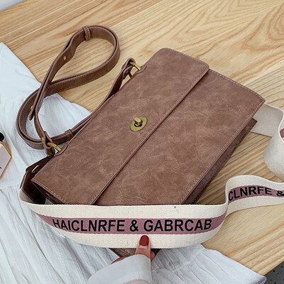 Hong Kong Wind Retro Pocket Womens 2019 New Qiuhan Single Shoulder Oblique Pants University Bag
Hong Kong Wind Retro Pocket Womens 2019 New Qiuhan Single Shoulder Oblique Pants University Bag