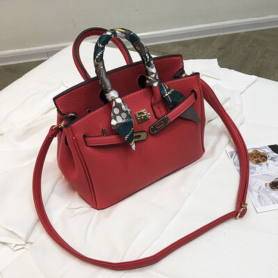 Qiao Bani 2019 new European&American style fashion star lychee silk scarf platinum bag hand shoulder diagonal female bag
Qiao Bani 2019 new European&American style fashion star lychee silk scarf platinum bag hand shoulder diagonal female bag
