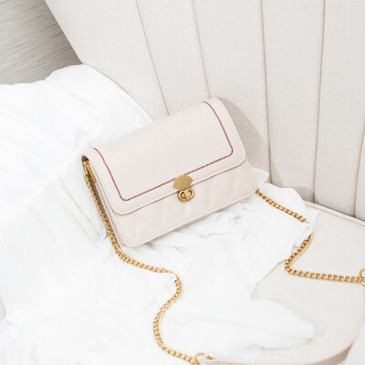 Nethong Little Black Lady ins Texture Baitao Slant Bag Fashion Small Fragrance Linger Chain Bag
Nethong Little Black Lady ins Texture Baitao Slant Bag Fashion Small Fragrance Linger Chain Bag