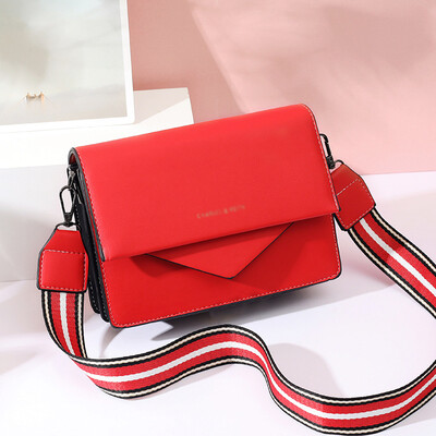 Korean version of one shoulder slung ladies bag geometric stitching 2019 new wide shoulder strap casual fashion small square bag
Korean version of one shoulder slung ladies bag geometric stitching 2019 new wide shoulder strap casual fashion small square bag