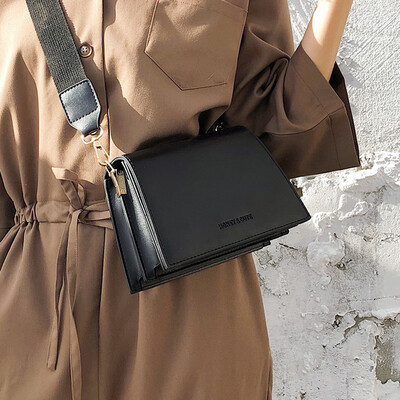 Chic bag female retro simple wild 2019 new Korean version of the shoulder Messenger bag broadband texture small square bag female
Chic bag female retro simple wild 2019 new Korean version of the shoulder Messenger bag broadband texture small square bag female