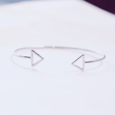 Personality hollow triangle geometric opening bracelet student couple wild bracelet female models simple temperament bracelet
Personality hollow triangle geometric opening bracelet student couple wild bracelet female models simple temperament bracelet