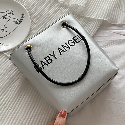 Womens 2019 spring&summer new Chaohan version of the texture fashion 100 handheld single shoulder oblique span bag locomotive
Womens 2019 spring&summer new Chaohan version of the texture fashion 100 handheld single shoulder oblique span bag locomotive
