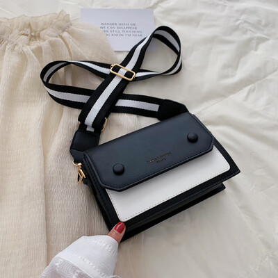 New small bag female 2019 new wave Korean version of the wild Messenger bag wide shoulder strap shoulder fashion contrast color small square bag
New small bag female 2019 new wave Korean version of the wild Messenger bag wide shoulder strap shoulder fashion contrast color small square bag