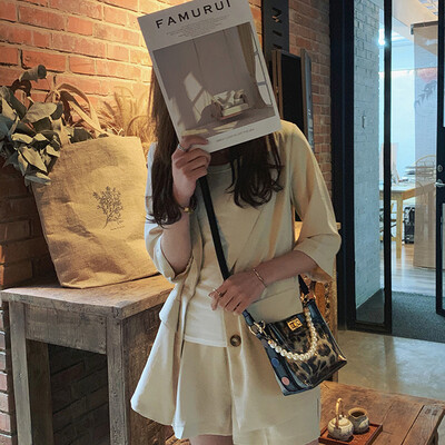 Tailored Women Retro Pearl Leather Leopard Crossbody Beach Bag Waterproof Messenger Bags
Tailored Women Retro Pearl Leather Leopard Crossbody Beach Bag Waterproof Messenger Bags