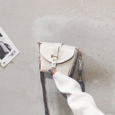 French small bag handbag 2019 new wave Korean version of the wild Messenger bag wide shoulder strap shoulder fashion small square bag
French small bag handbag 2019 new wave Korean version of the wild Messenger bag wide shoulder strap shoulder fashion small square bag