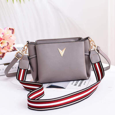 Womens bag wholesale 2019 summer new womens bag PU leather Korean fashion shoulder bag diagonal package
Womens bag wholesale 2019 summer new womens bag PU leather Korean fashion shoulder bag diagonal package