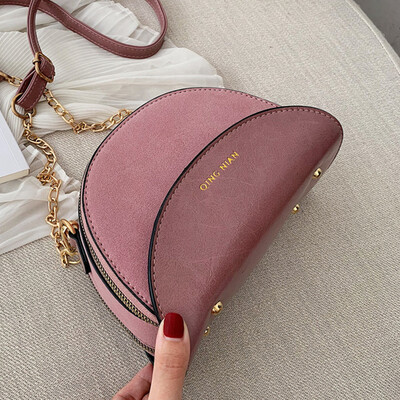 One shoulder slanted small bag double zipper 2019 Korean version of the new fashion semicircular bag hit color chain small bag tid
One shoulder slanted small bag double zipper 2019 Korean version of the new fashion semicircular bag hit color chain small bag tid