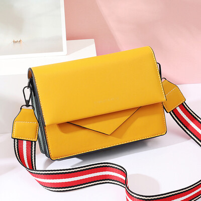 Korean version of one shoulder slung ladies bag geometric stitching 2019 new wide shoulder strap casual fashion small square bag
Korean version of one shoulder slung ladies bag geometric stitching 2019 new wide shoulder strap casual fashion small square bag