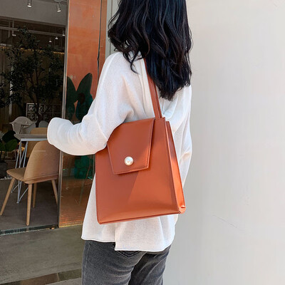 French niche shoulder bag big bag female 2019 new wave Korean version of the wild Messenger bag simple fashion handbag
French niche shoulder bag big bag female 2019 new wave Korean version of the wild Messenger bag simple fashion handbag