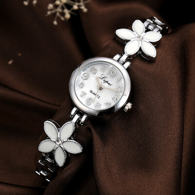 Lvpai new Korean version of the small fresh four-leaf clover ladies bracelet watch diamond girl ladies bracelet watch steel belt table
Lvpai new Korean version of the small fresh four-leaf clover ladies bracelet watch diamond girl ladies bracelet watch steel belt table