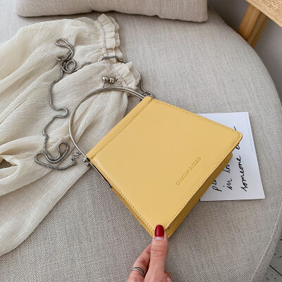 Circular handbag 2019 new single shoulder chain oblique satchel simple personality handbag mini square bag
Circular handbag 2019 new single shoulder chain oblique satchel simple personality handbag mini square bag