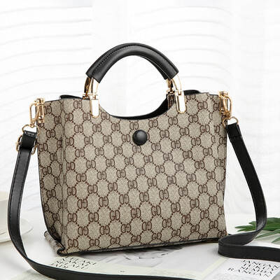 Baggage womens new fashion mother Baggage Baitie one shoulder slanting ladys handbag middle-aged ladys bag big bag
Baggage womens new fashion mother Baggage Baitie one shoulder slanting ladys handbag middle-aged ladys bag big bag