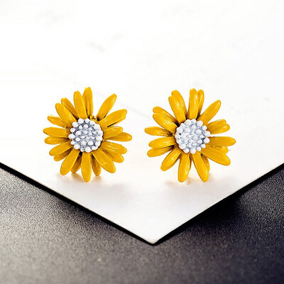New Fashion Plant Resin Chrysanthemum Stud Earrings Temperament Joker Character Tide Female Jewelry Flowers earrings
New Fashion Plant Resin Chrysanthemum Stud Earrings Temperament Joker Character Tide Female Jewelry Flowers earrings
