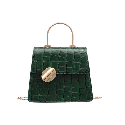 2019 personality new shoulder strap rivet Korean fashion small square bag Messenger bag
2019 personality new shoulder strap rivet Korean fashion small square bag Messenger bag