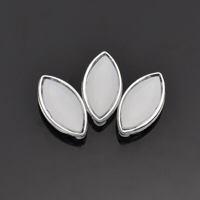 Sew on Taiwan Acrylic Silver Plated Garment Accessories Horse Eye White 17x9x6mm Hole 1mm
Sew on Taiwan Acrylic Silver Plated Garment Accessories Horse Eye White 17x9x6mm Hole 1mm