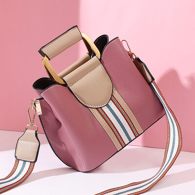 Summer womens new fashion ins Joker ladies hand bill of lading shoulder Messenger bag in summer
Summer womens new fashion ins Joker ladies hand bill of lading shoulder Messenger bag in summer