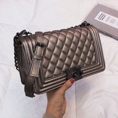 2019 Korean version of the new shoulder Messenger bag personality Lingge chain fashion Joker small square bag
2019 Korean version of the new shoulder Messenger bag personality Lingge chain fashion Joker small square bag
