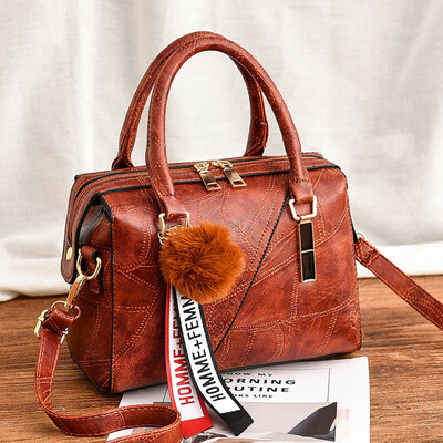 Ladies bag pillow bag new wave middle-aged retro port wind simple versatile shoulder diagonal shoulder bag
Ladies bag pillow bag new wave middle-aged retro port wind simple versatile shoulder diagonal shoulder bag