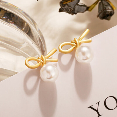 Retro Freshwater Pearl Earrings Creative Temperament Simple Wild Slim Earrings
Retro Freshwater Pearl Earrings Creative Temperament Simple Wild Slim Earrings