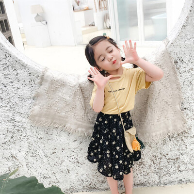 Summer Kids Girls Clothes Set Short Sleeve Letter Print T-shirt TopsFloral Short Skirts Suits 2pcs Clothing Sets
Summer Kids Girls Clothes Set Short Sleeve Letter Print T-shirt TopsFloral Short Skirts Suits 2pcs Clothing Sets