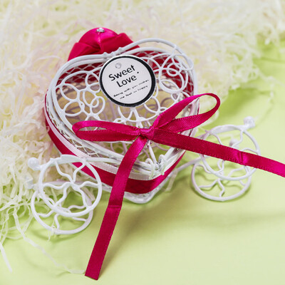 Toponeto 1pc New Candy Boxes Romantic Carriage Sweets Chocolate Box Wedding Party Favors
Toponeto 1pc New Candy Boxes Romantic Carriage Sweets Chocolate Box Wedding Party Favors