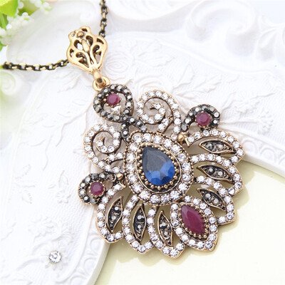 Antique Turkish Ladies Pendant Necklaces Retro Gold Color Butterfly Hollow Out Crystal Women Necklace Wedding Festival Jewelry
Antique Turkish Ladies Pendant Necklaces Retro Gold Color Butterfly Hollow Out Crystal Women Necklace Wedding Festival Jewelry