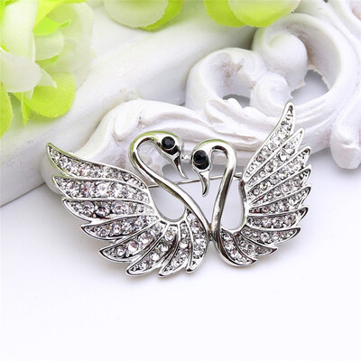 Fashion Women Lovers Swan Brooch Romantic Jewelry Swan Lake Rhinestone Brooches Broches Couple Badges Ladies Lapel Animal Pins
Fashion Women Lovers Swan Brooch Romantic Jewelry Swan Lake Rhinestone Brooches Broches Couple Badges Ladies Lapel Animal Pins