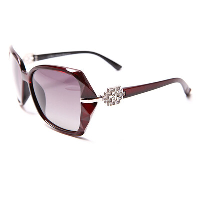Pasha Prsr sunglasses female sunglasses polarized glasses Fan Bingbing with the T60017-T020 classic black
Pasha Prsr sunglasses female sunglasses polarized glasses Fan Bingbing with the T60017-T020 classic black