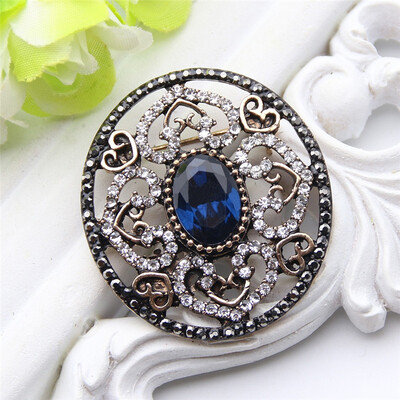 Turkish Round Badge Brooch For Women Hollow Flower Symmetric Heart Design Rhinestone Brooches Broches Ethnic Arabesque Jewelry
Turkish Round Badge Brooch For Women Hollow Flower Symmetric Heart Design Rhinestone Brooches Broches Ethnic Arabesque Jewelry