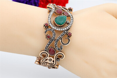 Vintage Trendy Turkish Hollow Flower Sculpture Bracelet Bangle Retro Jewelry Antique Gold Color Pulseira kit Party Accessories
Vintage Trendy Turkish Hollow Flower Sculpture Bracelet Bangle Retro Jewelry Antique Gold Color Pulseira kit Party Accessories