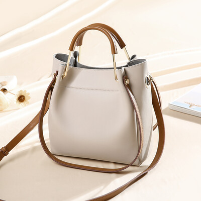 Viney leather handbag Korean version of the handbag wild shoulder bucket bag large capacity Messenger bag black
Viney leather handbag Korean version of the handbag wild shoulder bucket bag large capacity Messenger bag black