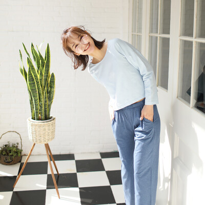 Haizhining 17W49 Pajamas ladies sexy colorful nine-point sleeves long-sleeved trousers cotton home service suit home clothes two-piece light blue 170 XL
Haizhining 17W49 Pajamas ladies sexy colorful nine-point sleeves long-sleeved trousers cotton home service suit home clothes two-piece light blue 170 XL