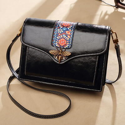 Old man head LAORENTOU cowhide handbag shoulder bag port wind fashion retro bee Messenger bag wild small bag small square bag 953J003L1A black
Old man head LAORENTOU cowhide handbag shoulder bag port wind fashion retro bee Messenger bag wild small bag small square bag 953J003L1A black