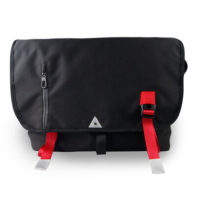 Qingqi who large-capacity sports dead bag Messenger bag reflective postman package wave men&women student bag L035 single-eye dragon black&red
Qingqi who large-capacity sports dead bag Messenger bag reflective postman package wave men&women student bag L035 single-eye dragon black&red