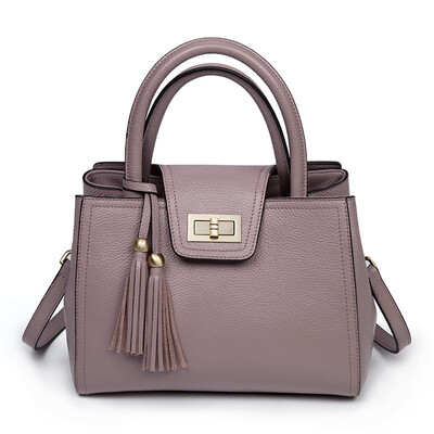 Wei Ni (viney) trend fashion shoulder bag female Europe and the United States hand Messenger Messenger bag black bag
Wei Ni (viney) trend fashion shoulder bag female Europe and the United States hand Messenger Messenger bag black bag