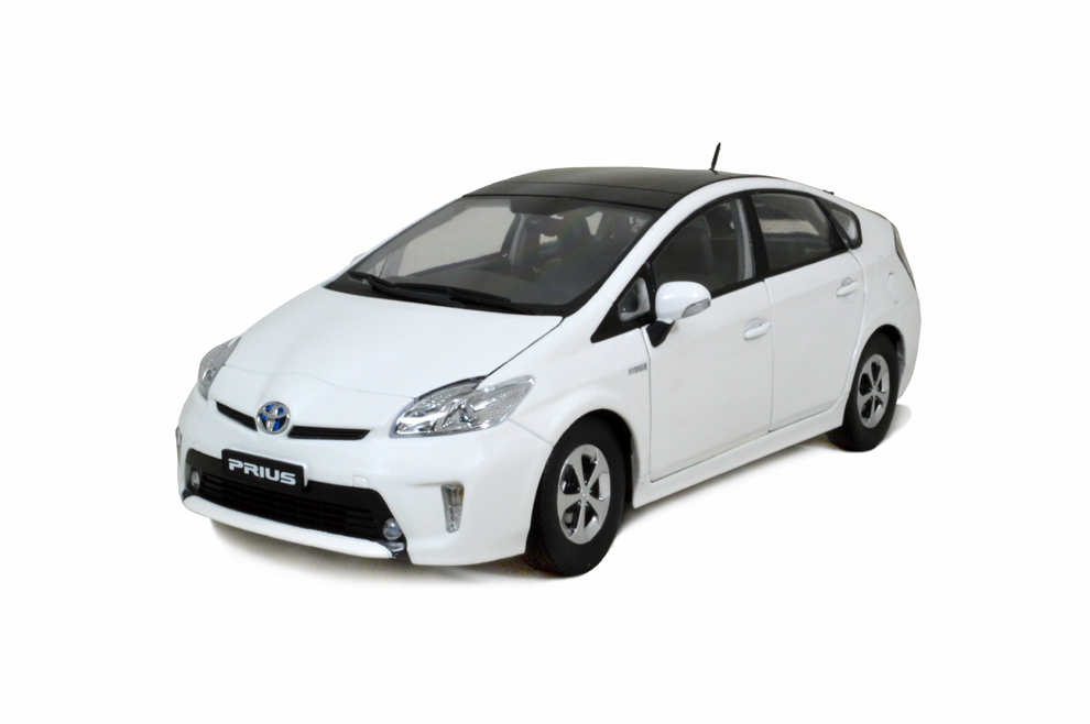 Описание: масштаб 118 Toyota Prius 2012 Diecast модель автомобиля белый. 