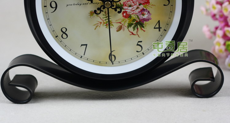 
                                        屯奇居（TQJ）田园风格铁艺座钟/扫秒静音机芯/铁制摆钟 白色                