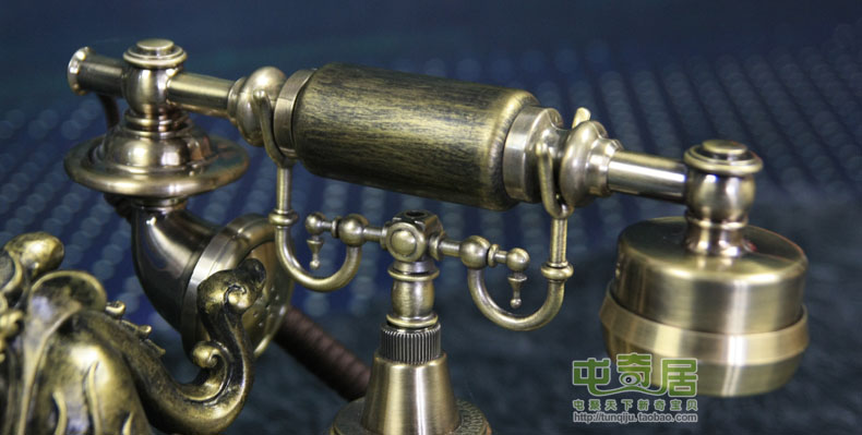 
                                        屯奇居（TQJ）/欧式复古座机/仿实木树脂复古摆件/老式仿古电话座机Z82E                