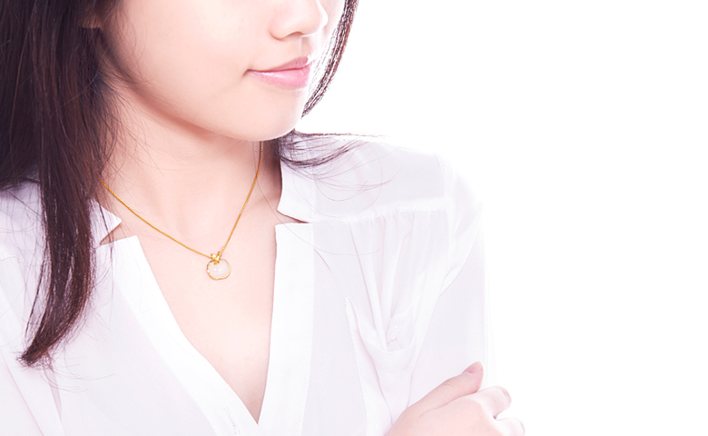 周大福 苹果平安果 镶和田玉黄金吊坠 R12529