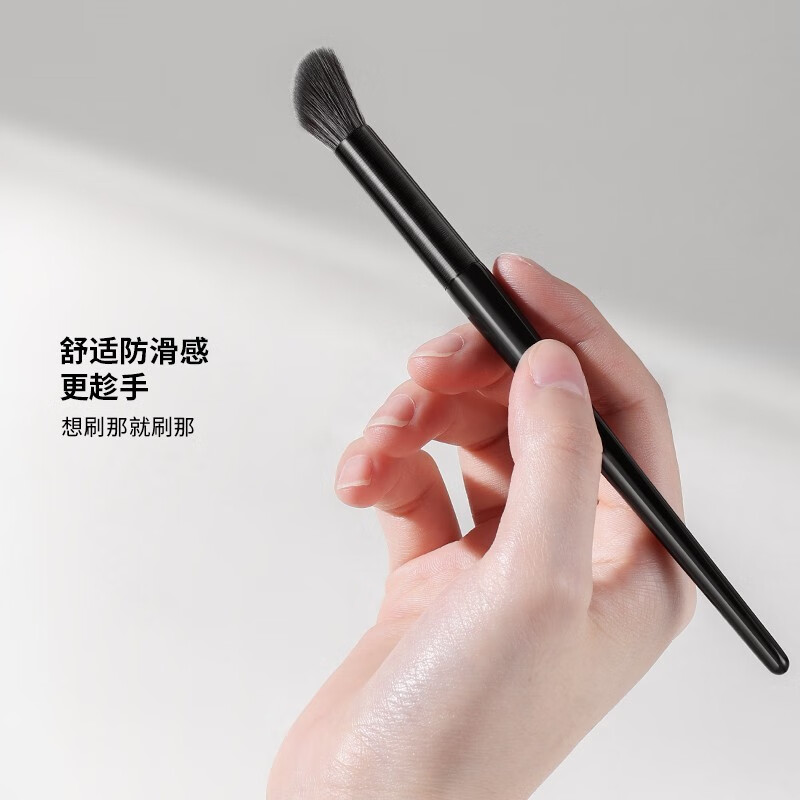 YAHLIGS一支装半扇型鼻影刷化妆刷单支高光修容刷柔软美妆工具点彩刷 A105指腹鼻影刷