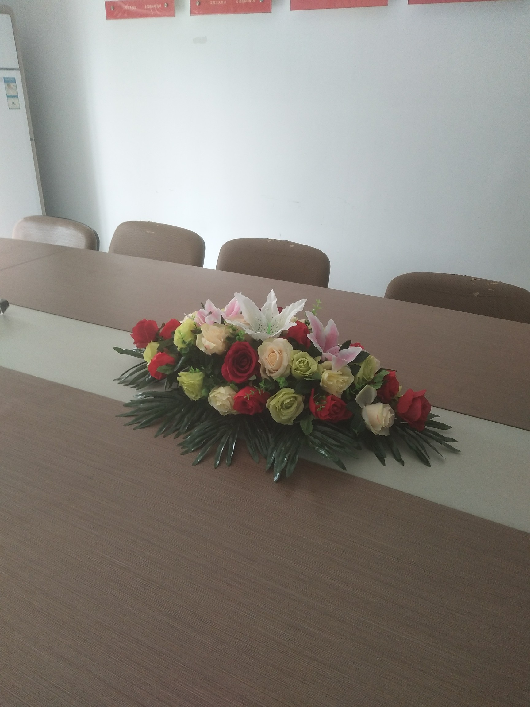 大型会议长桌假花桌摆放花卉会议桌花玫瑰花台花绢花讲台花摆设办公室