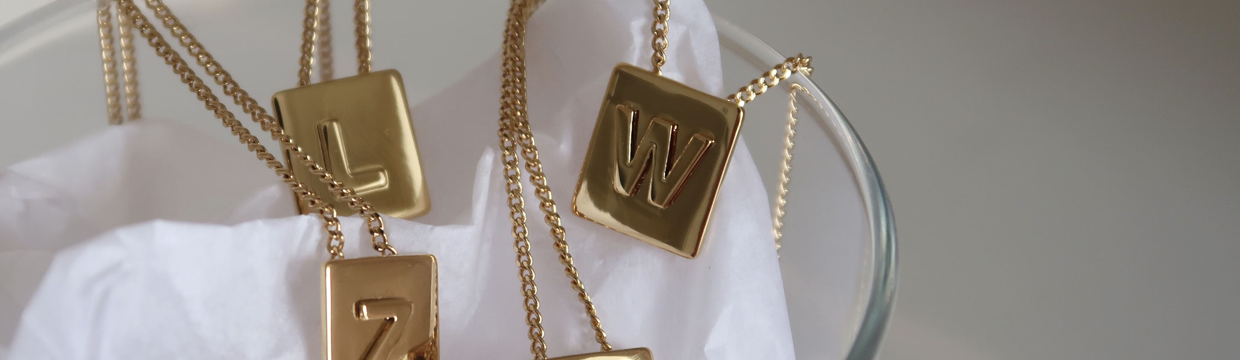 (kuiying)celine/赛琳26英文字母项链女方块lisa同款定制名字方牌18k