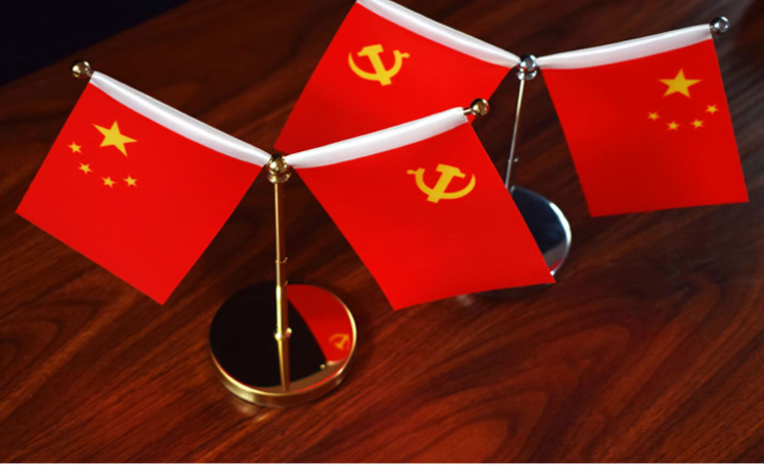 办公桌上的红旗老板办公桌上党建桌面装饰品五星红旗.