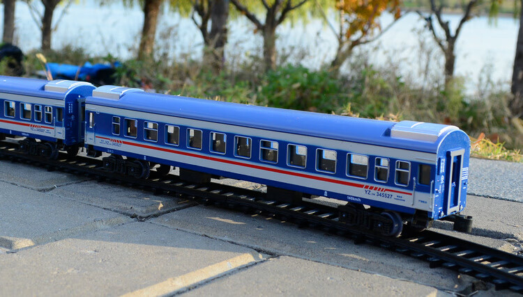 东风4bf仿真绿皮火车模型玩具电动轨道小火车东风11内燃机模型精致版