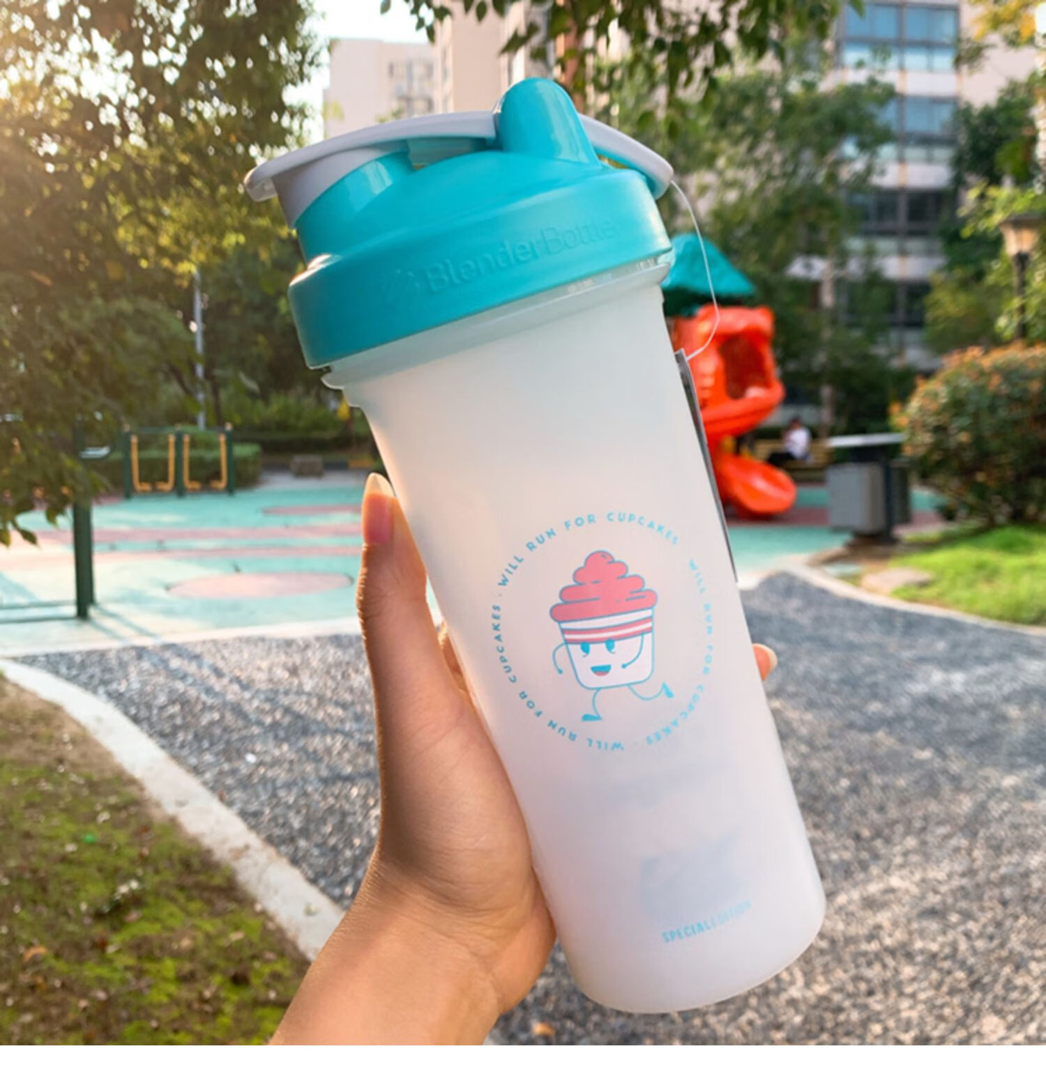 美国blenderbottle 限定款蛋白粉摇摇杯奶昔杯运动健身水杯搅拌球